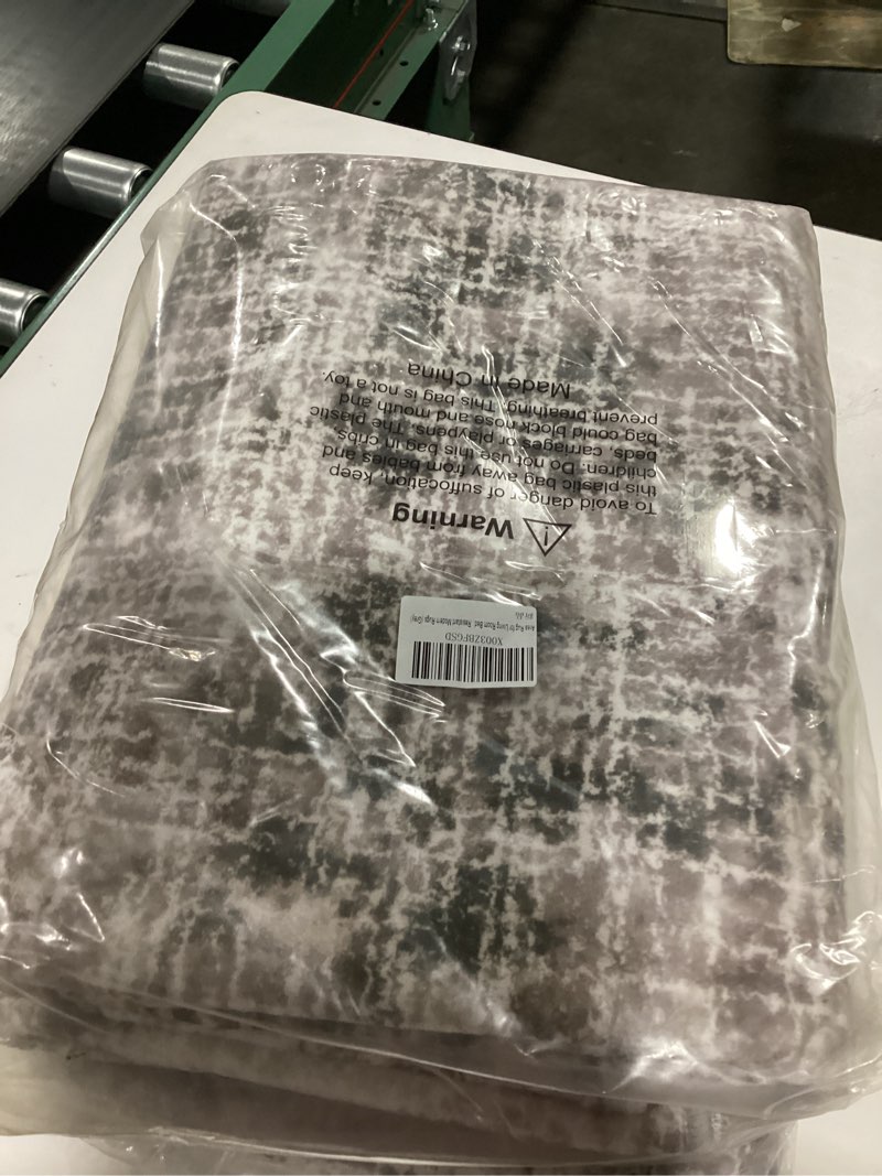 Condition photo showing Good Condition for ILANGO 5x7 Modern Area Rug for Living Room Ultra Soft Machine Washable Lightweight Kid & Pet Friendly Stain Resistant Non-Shedding Low Pile Carpet for Bedroom Dining Room Home Office Mat Modern | Grayish Purple 5' x 7' (5'×7')