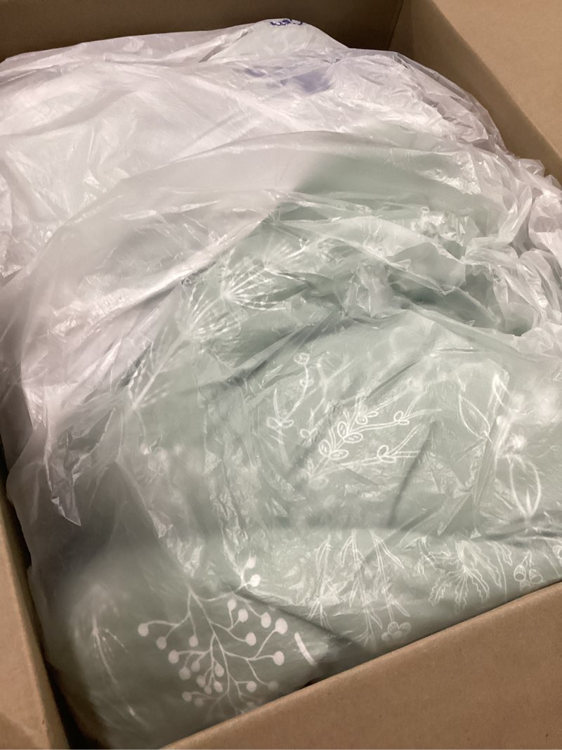Condition photo showing Good Condition for bedsure queen comforter set - sage green bed set, 3 pieces cute floral bedding, 1 soft reversible botanical flowers comforter and 2 pillow shams queen 01 - sage green