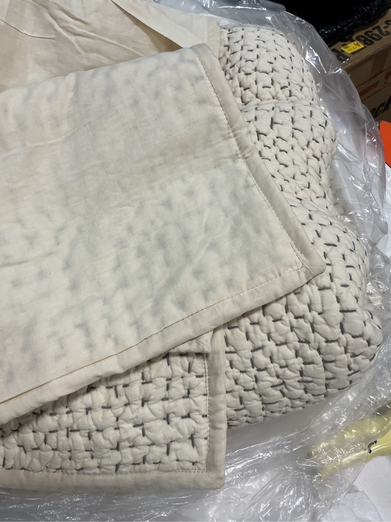 Condition photo showing Good Condition for bnwt quince organic cotton hand stitched quilt set king cal king stone sold out