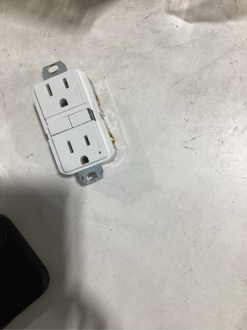 Condition photo showing Good Condition for aton 15 -amp 125-volt gfci residential decorator outlet receptacles , white