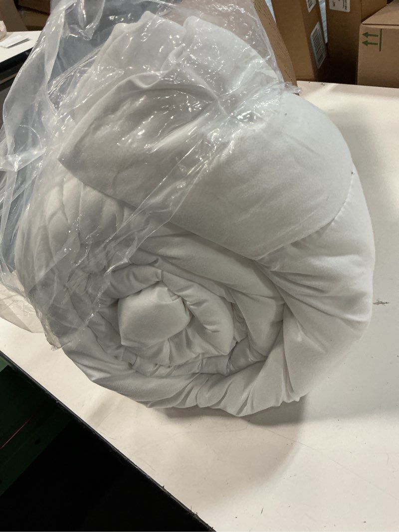 Condition photo showing Good Condition for bedsure comforter duvet insert - quilted comforters full size, all season duvet, gentlesoft down alternative bedding, with 8 tabs, gifts for women/men, white, full 86 x 82 inches white full