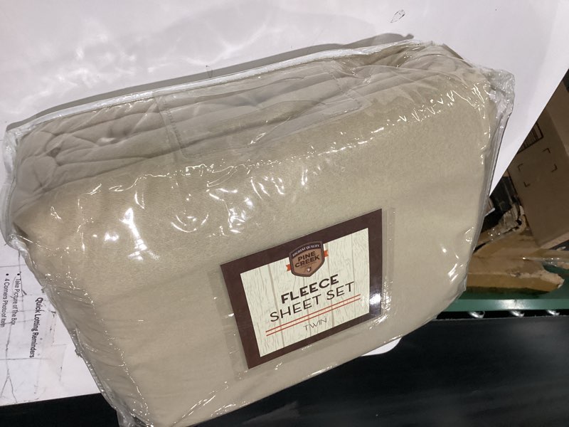 Condition photo showing Good Condition for highest quality fleece sheet set