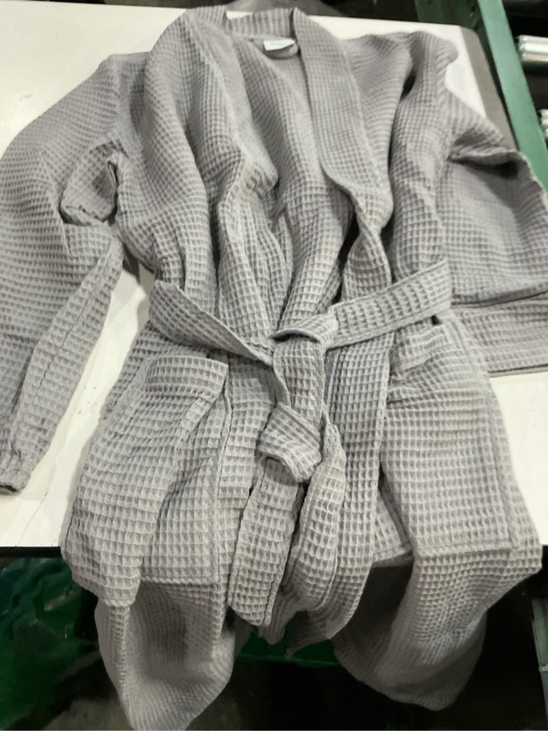 Condition photo showing As Is for quine gray size medium