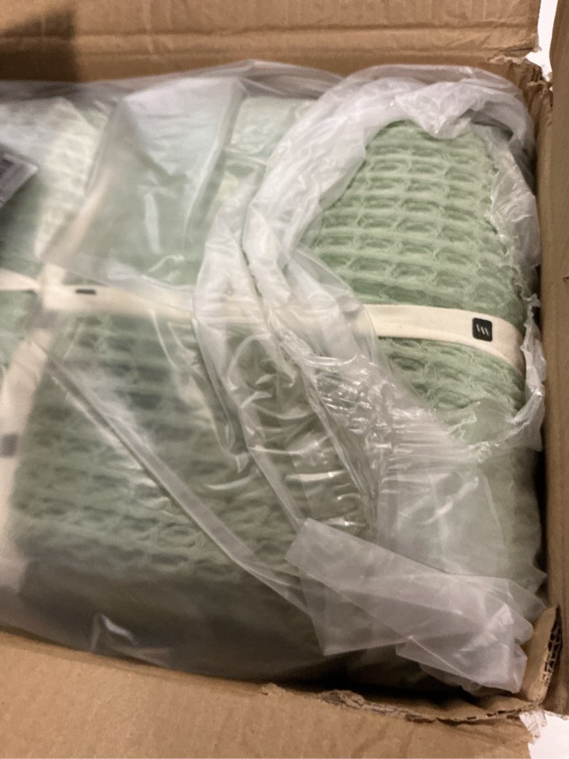 Condition photo showing Good Condition for 100% turkish cotton waffle throw blanket king size sage green - premium quality, light and airy waffle all-season quilt - lux decorative bedspread (sage green, king size 95" x 110" inch) sage green king size 95" x 110" inch