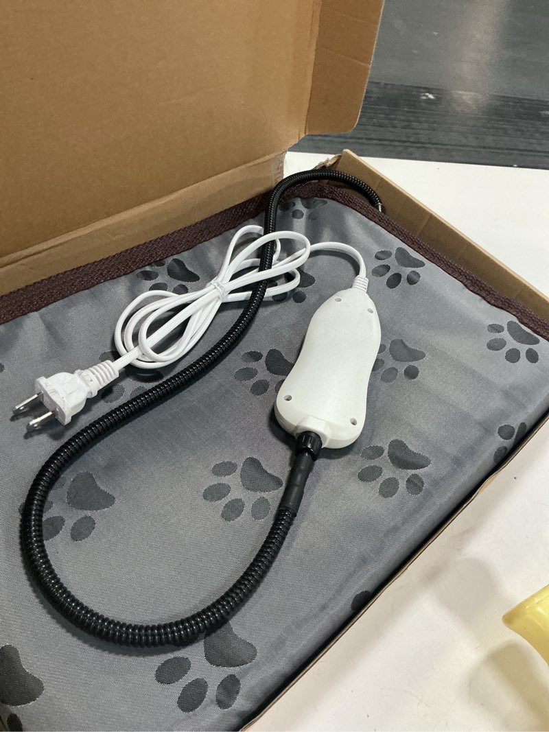 Condition photo showing Good Condition for Large Dog Heating Pad 34x21in with Smart Thermostat Switch and Power Line Protection Tube,Obtained MET and UL Dual Certification,Waterproof Pet Heating pad, Suitable for Dogs of All Ages Paw Print 34.0"L x 21.0"W x 0.5"Th