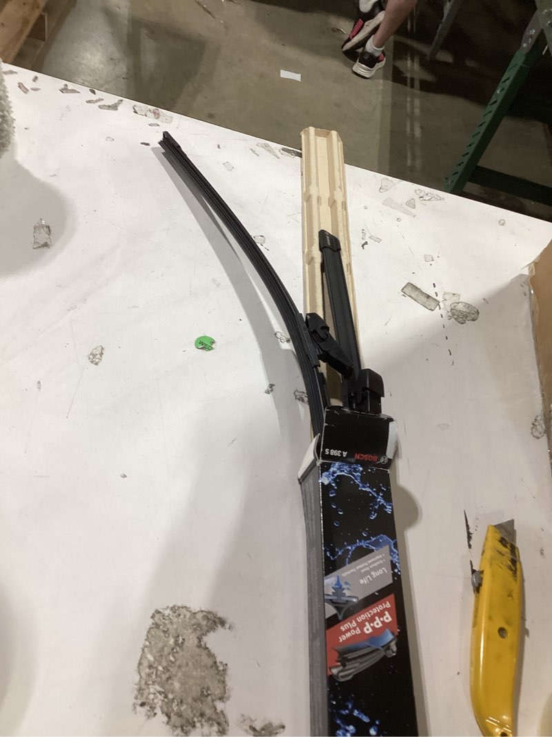 Condition photo showing Good Condition for bosch 3397014398 aerotwin oe replacement wiper blades driver & passenger side - set of 2 (24" & 18") combo pack (24" & 18") denso top lock