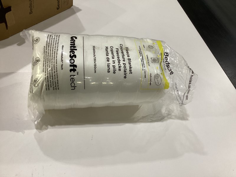 Condition photo showing New/Like New for Utopia Bedding Fleece Blanket Queen Size Ivory 300GSM Luxury Fuzzy Soft Anti-Static Microfiber Bed Blanket (90x90 Inch) Queen (90x90 Inch) Ivory