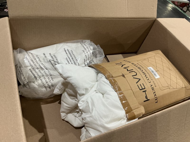Condition photo showing Good Condition for hevumyi 7-piece king comforter set, white | reversible, all-season, soft, 7 piece set, all-season reversible bed in a bag, flat sheet, fitted sheet, pillowcases white king