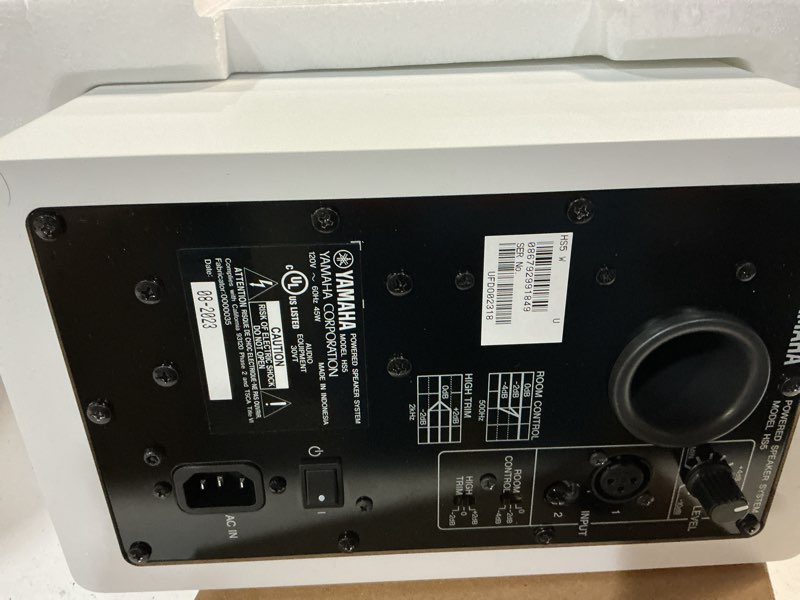 Condition photo showing Good Condition for yamaha hs5 w 5-inch powered studio monitor speaker, white