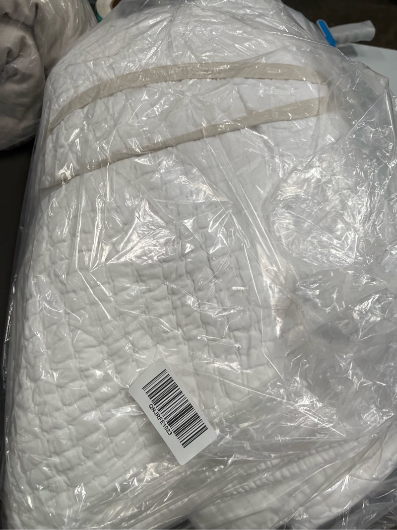 Condition photo showing Good Condition for european linen cotton stitch quilt set, king/cal king, white