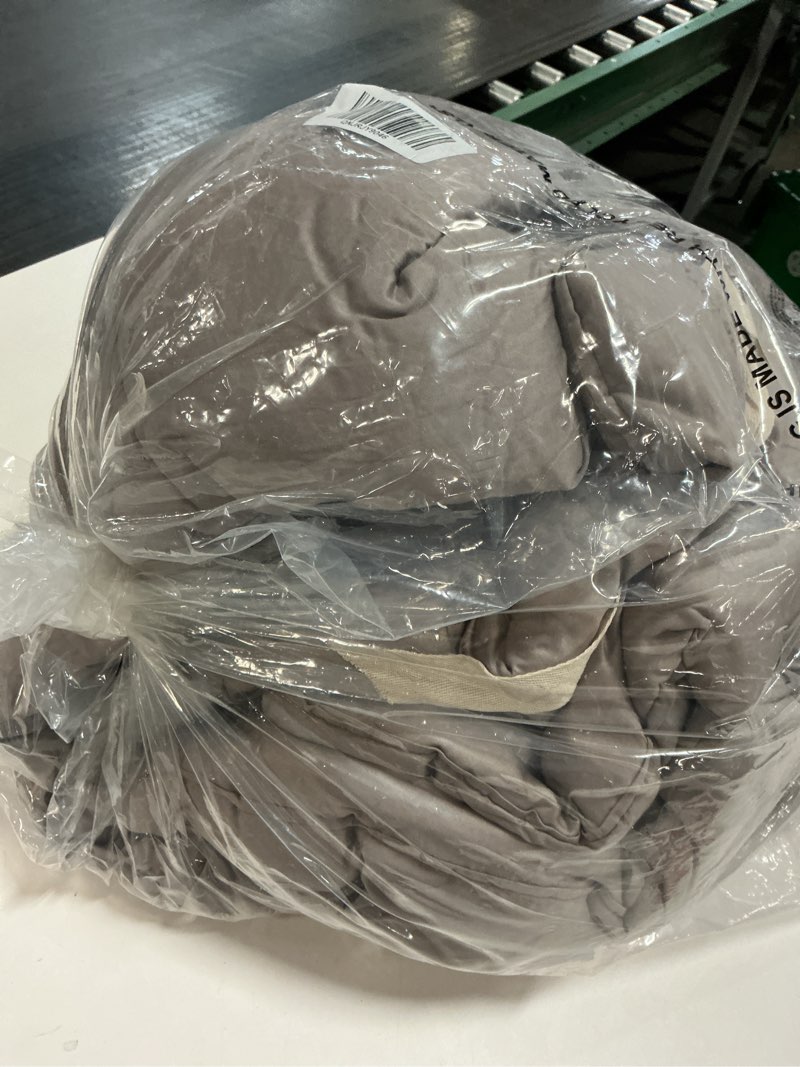 Condition photo showing Good Condition for organic cotton sateen comforter, full/queen, stone
