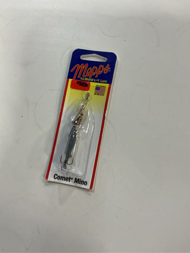 Condition photo showing New/Like New for mepps comet shad mino inline spinner  silver blade  1/6 oz