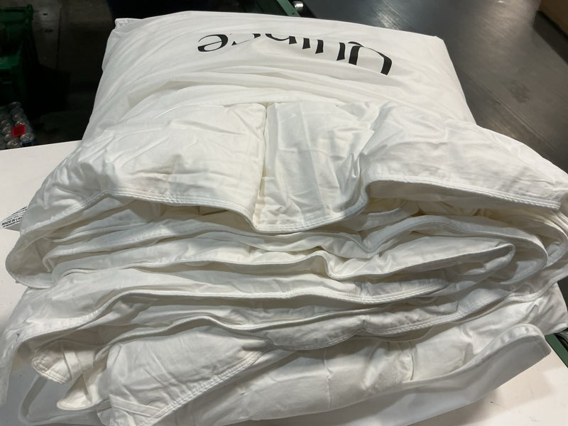 Condition photo showing As Is for european linen box quilt set full/queen 