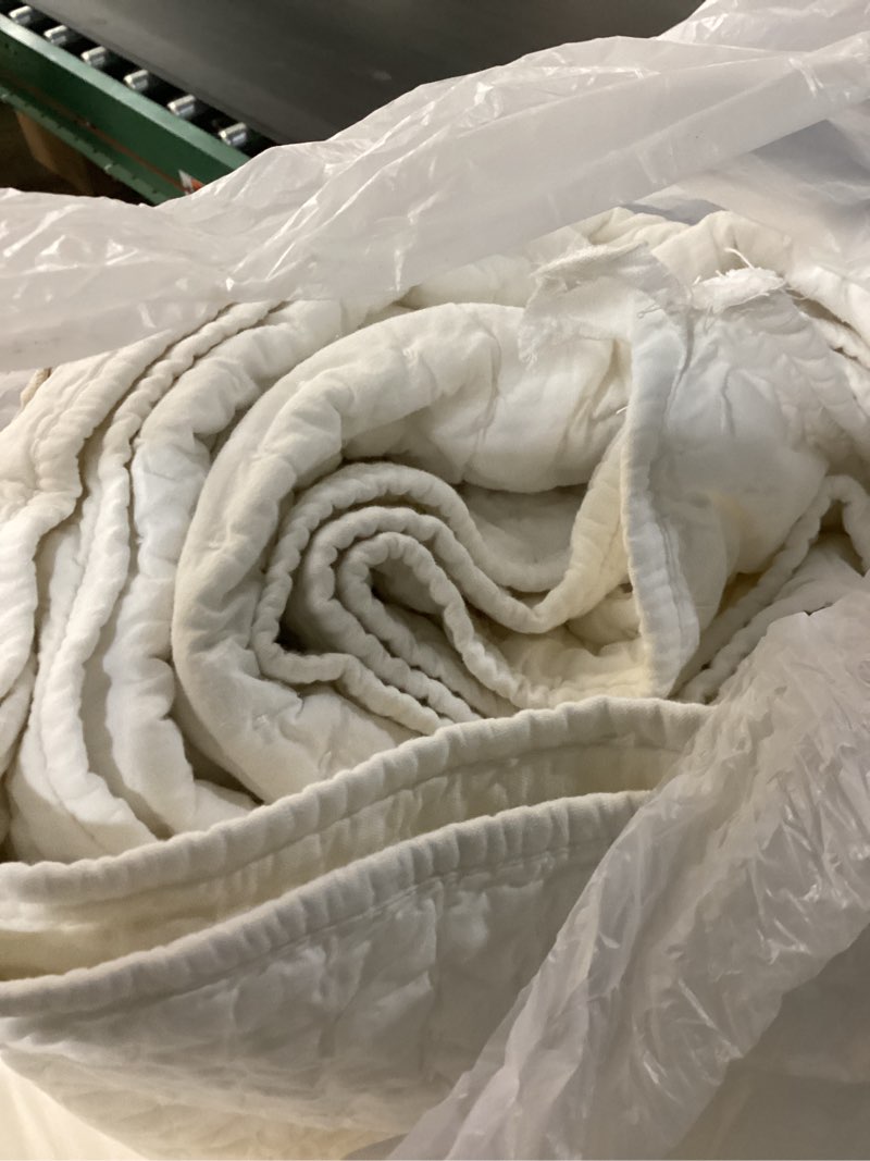 Condition photo showing Good Condition for european linen cotton stitch quilt set, full/queen, white