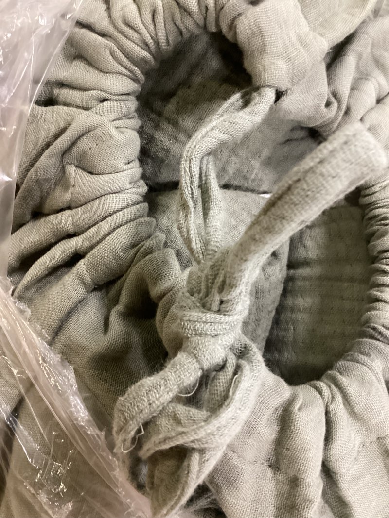 Condition photo showing New/Like New for organic cotton gauze dream quilt set, full/queen, dried sage