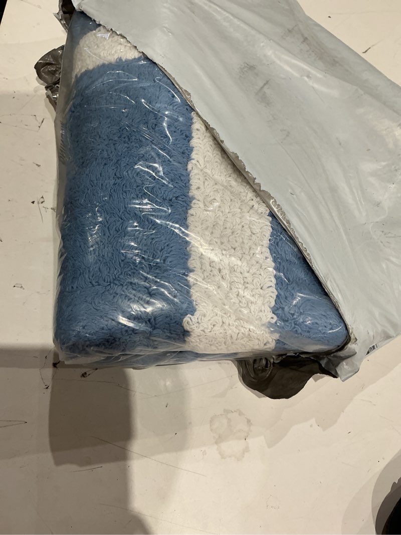 Condition photo showing New/Like New for better trends 100% cotton hotel collection bath mats, blue & white - tufted, reversible & absorbent & machine washable bath mats for bathroom floor, shower & sink bath mat rug, 17" x 24" blue & white 2' x 1'5" (17" x 24" rectangle)