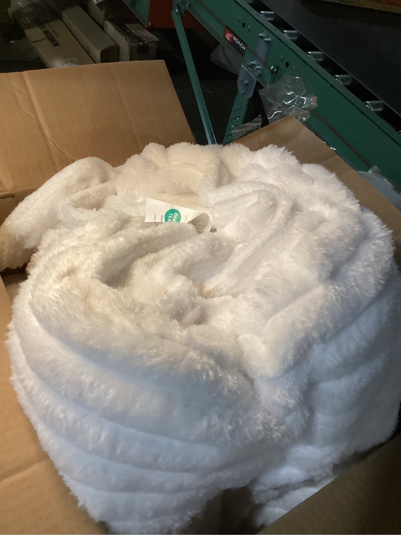 Condition photo showing Good Condition for Bedsure GentleSoft Blankets Queen Size for Bed - Cozy Soft Sofa Couch Cover Blankets for Women, Cute Large Bedding Fleece Throws for Girls, Off White, 90x90 Inches Off White Queen (90" x 90")
