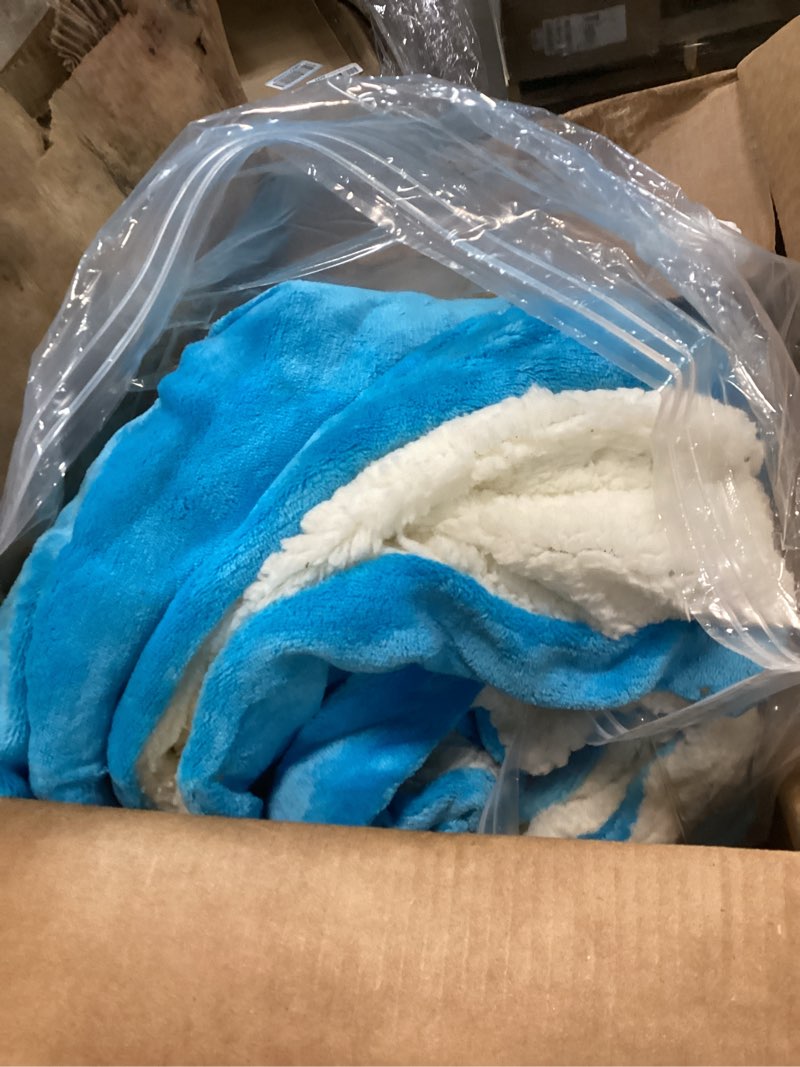 Condition photo showing As Is for Fleece Twin Blanket 60 x 80 Super Soft 400 Gsm Reversible Sofa Bed Throws