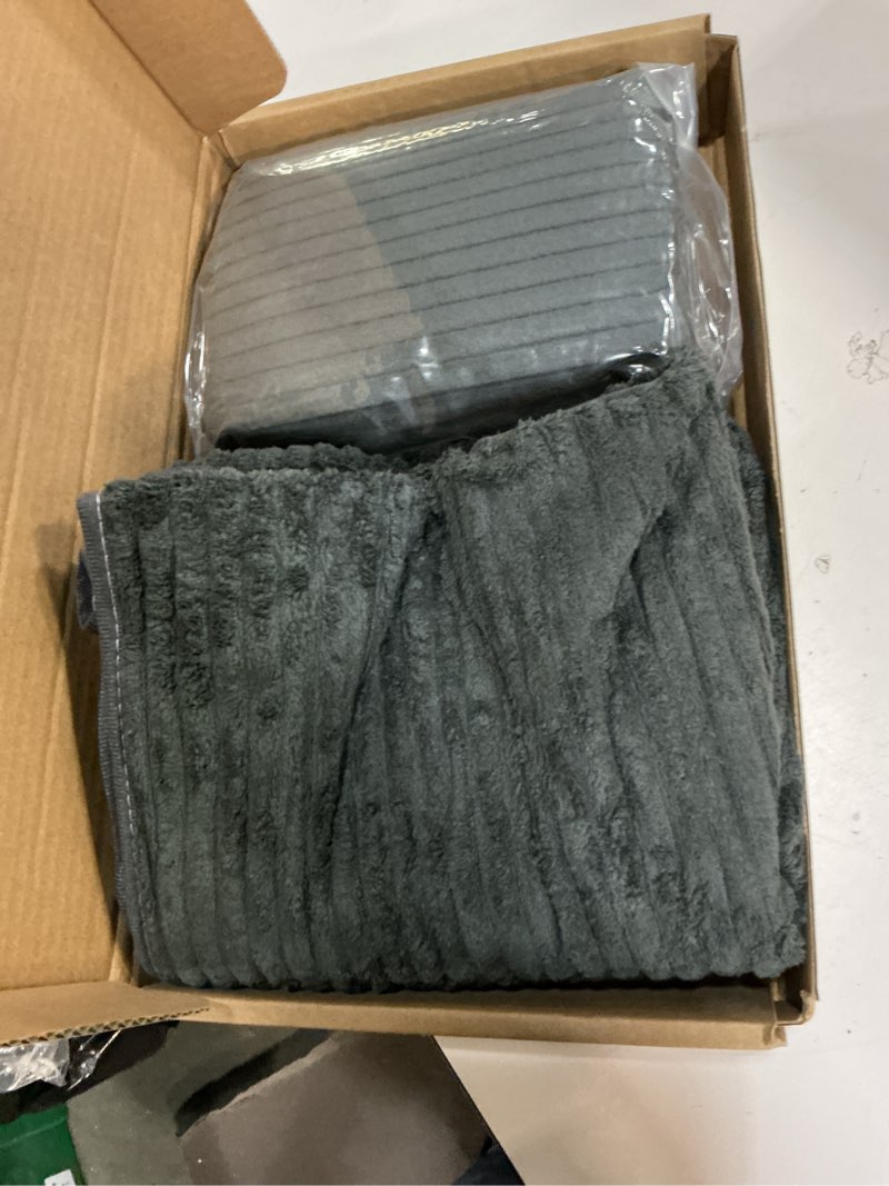 Condition photo showing Good Condition for Extra Large Bath Towels (60"x30"),Oversized Bath Towels for Adults Luxury Bath Towels Super Soft Highly Absorbent Microfibers Quick Dry Bath Sheets Large for Bathroom (Charcoal Gray, 2Piece) Charcoal Gray 2Piece(60"x30")