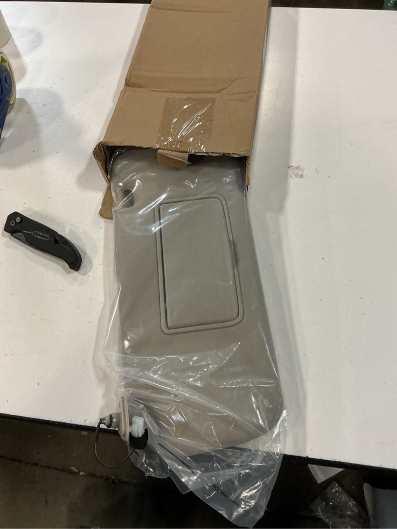 Condition photo showing New/Like New for left driver side sun visor with light fit for nissan murano 2009 2010 2011 2012 2013 2014, replaces for 96401-1aa1b beige