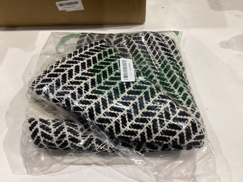 Condition photo showing Good Condition for Lahome Boho Bathroom Rugs, Small 2x3 Front Door Mat Lightweight Kitchen Rug Woven Cotton Area Rug with Tassels, Farmhouse Washable Black and White Throw Rug Low Pile Carpet for Entry Laundry 2' x 3' (Rectangular) Black