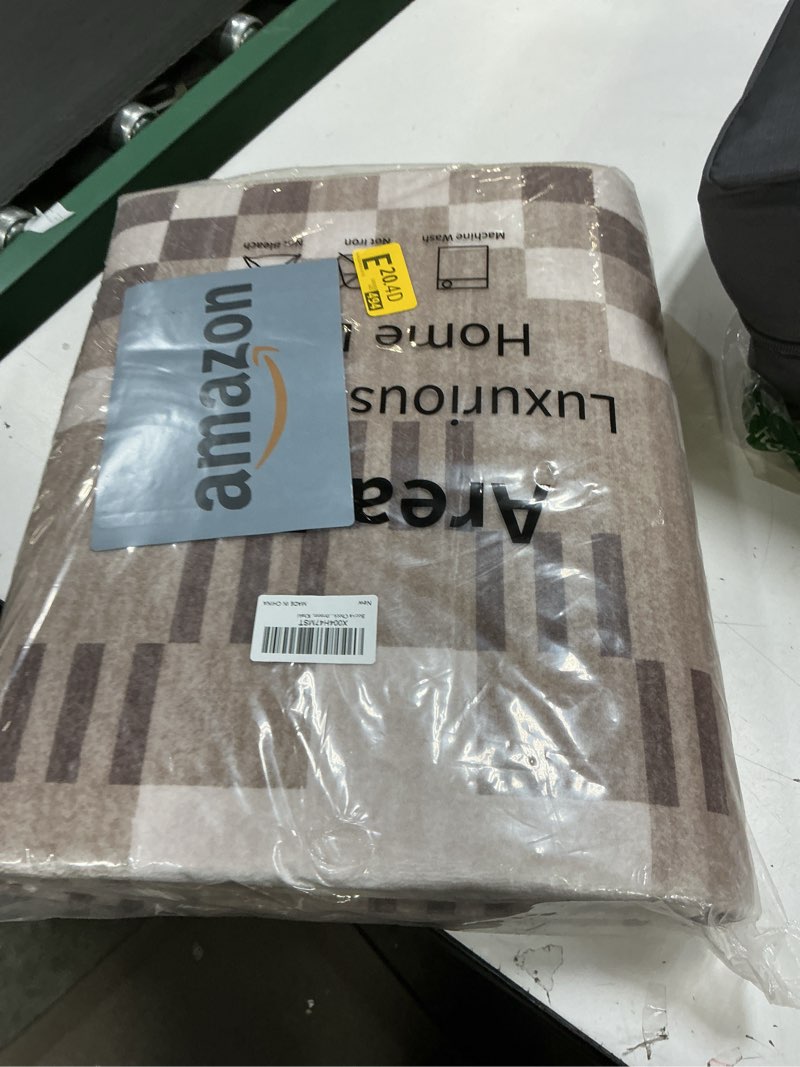 Condition photo showing Good Condition for Beeiva Checkered Print Long Hallway Runner Rug Non Slip, Beige Ultra Thin 2.5x10 Washable Runner Rug, Moroccan Trellis Home Decor Faux Wool Neutral Carpet for Bathroom Kitchen Hallways, 10ft 2.5' x 10' (Rectangular) Beige