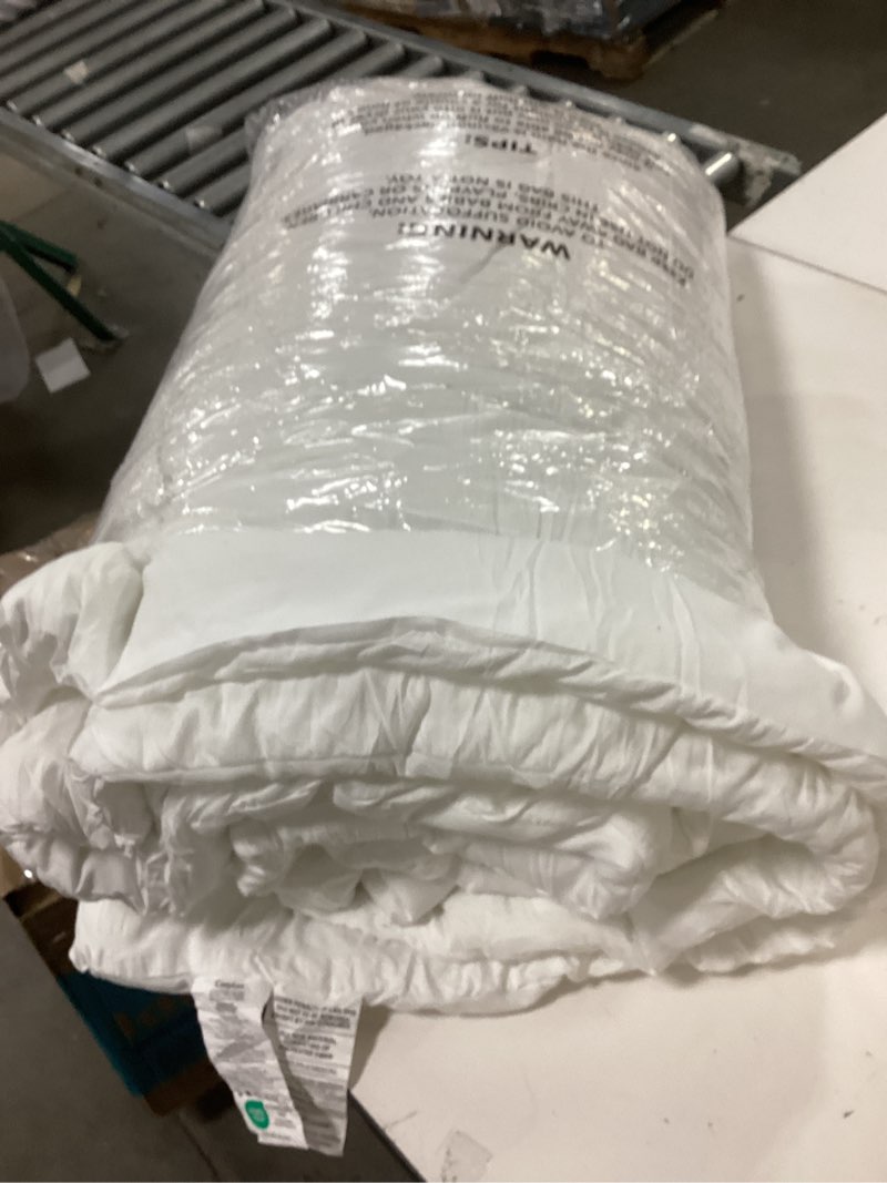 Condition photo showing As Is for Utopia Bedding Duvet Cover Set with Pillowcases - 3 Pieces Bedding Duvet Cover with Zipper Closure - 1 Duvet Cover with 2 Pillowcases - Soft Brushed Microfiber (Queen, White) Queen White