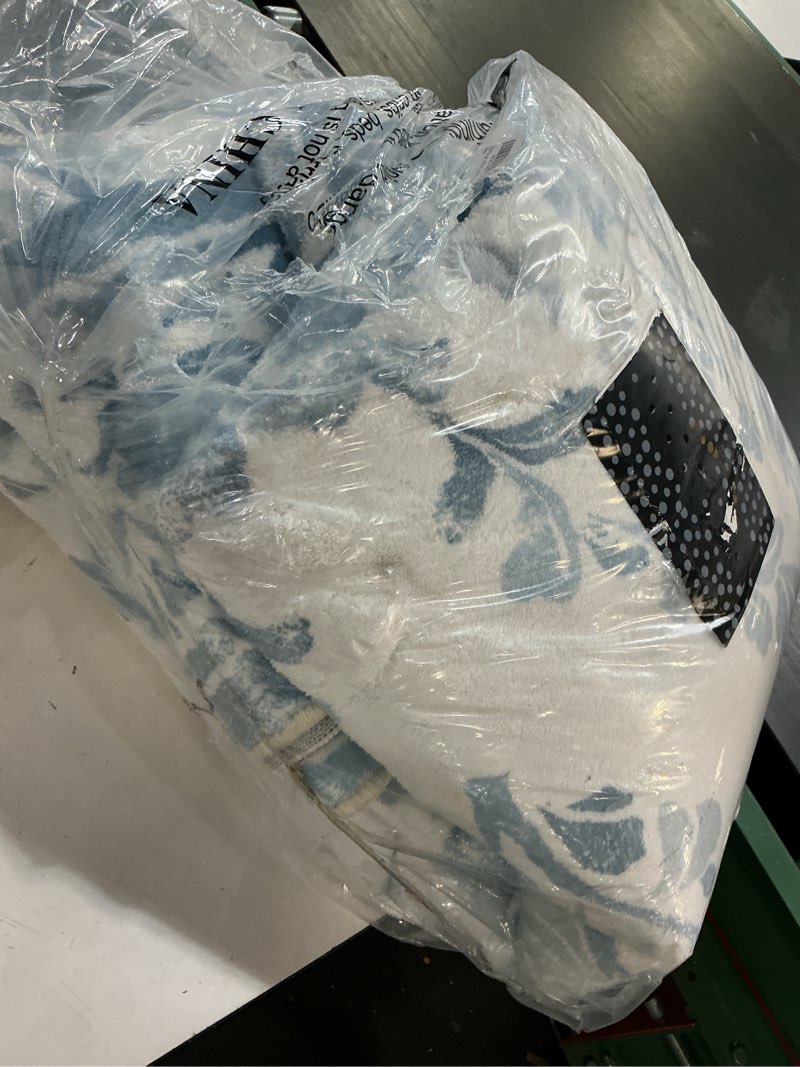 Condition photo showing Good Condition for soulful medium pile 8x10 rugs for living room - soft underfoot large area rug - mist blue boho floral - washable non-slip - perfect for bedroom kids room under dining table office mist blue/multi?magnolia1? 8'x10'(rectangular)