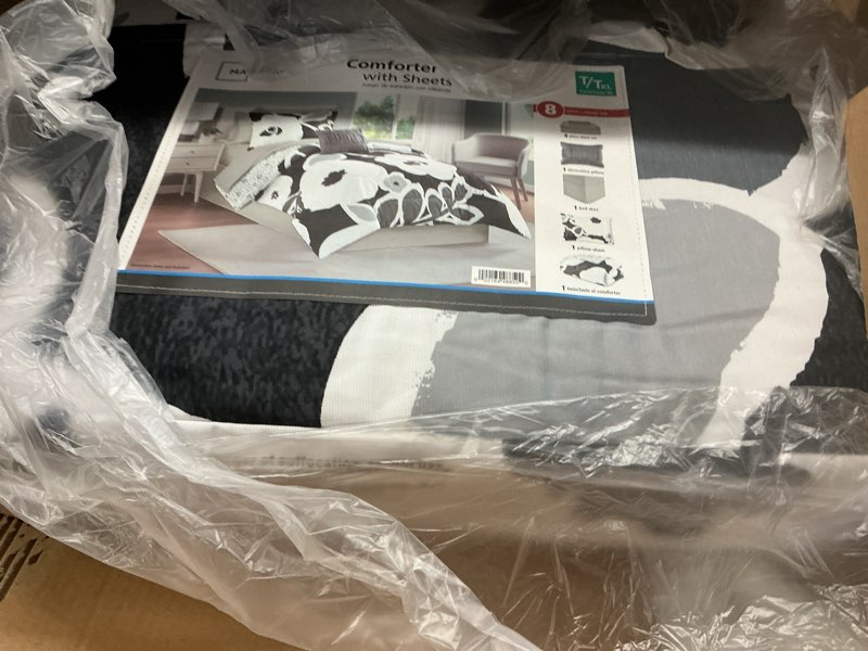 Condition photo showing New/Like New for mainstays ms8544409622-01 all in one reversible comforter and sheet set - 8 twin/ twinxl