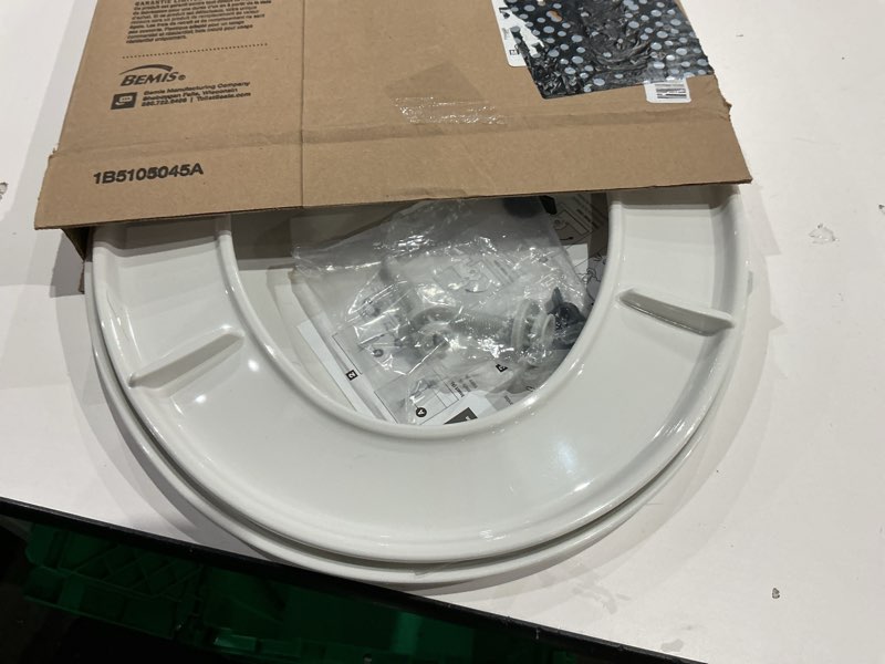 Condition photo showing Good Condition for bemis 730slec slow close toilet seat, easy clean hinges and durable plastic seat, made in usa, round, white round - slow close