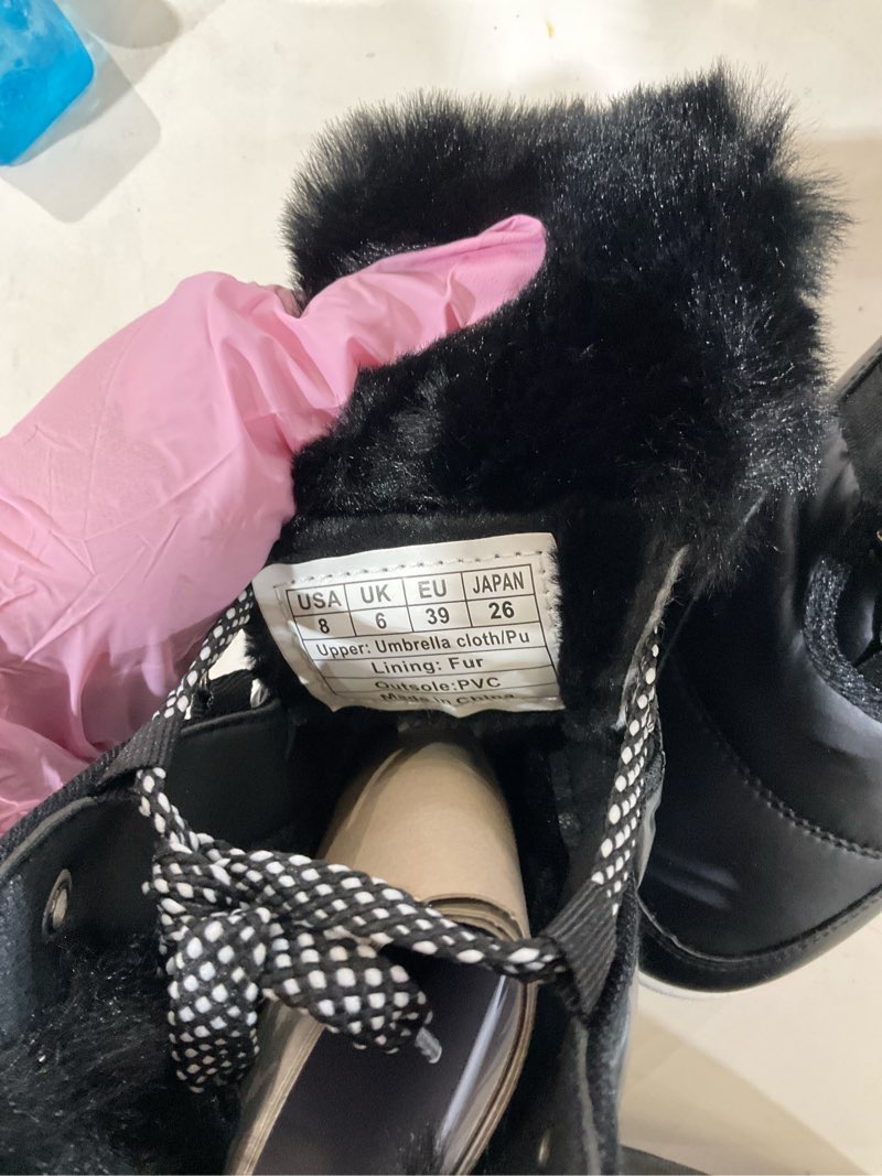 Condition photo showing As Is for Snow boot size 8