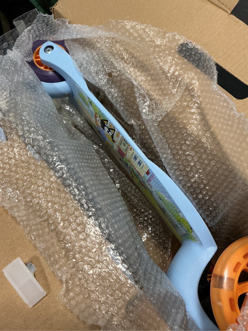Condition photo showing Good Condition for bluey 3d tilt and turn kids scooter