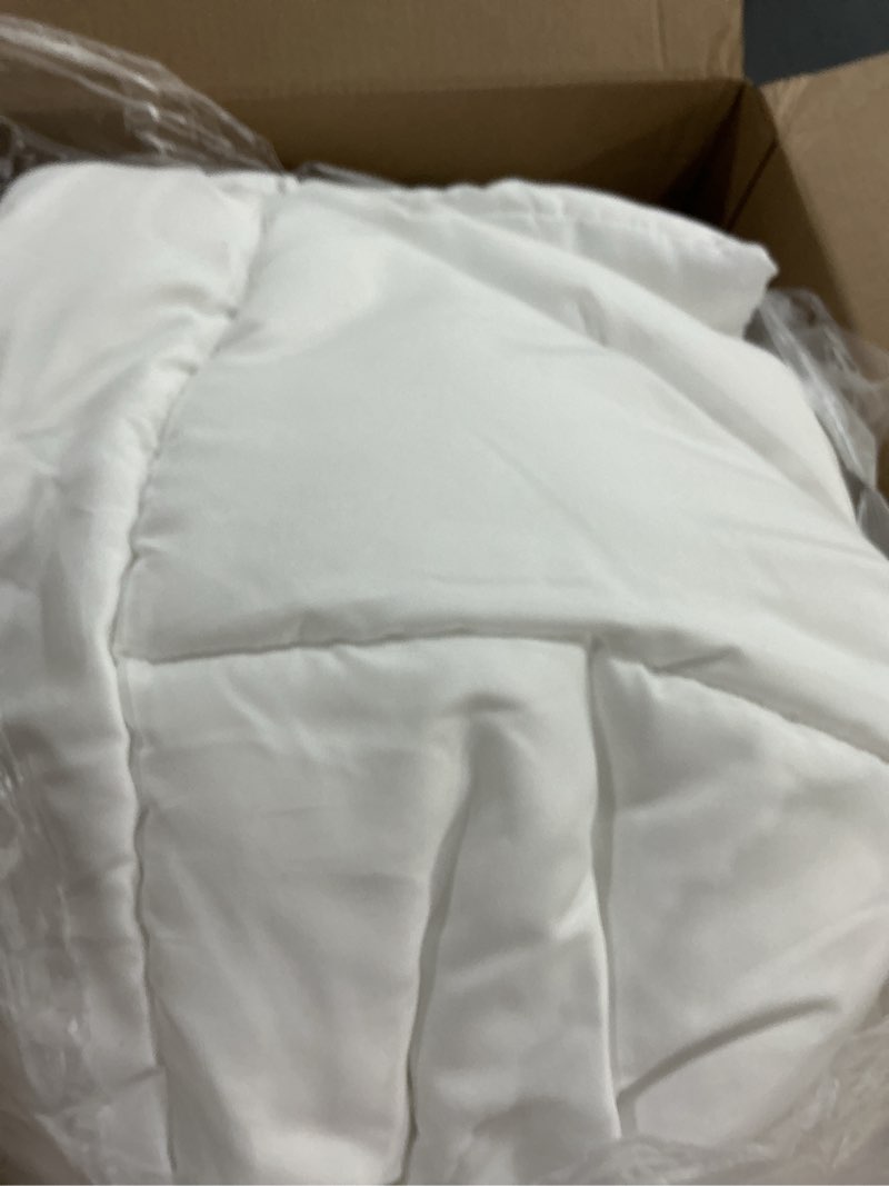 Condition photo showing Good Condition for bedsure comforter duvet insert - quilted comforters full size, all season duvet, gentlesoft down alternative bedding, with 8 tabs, gifts for women/men, white, full 86 x 82 inches white full