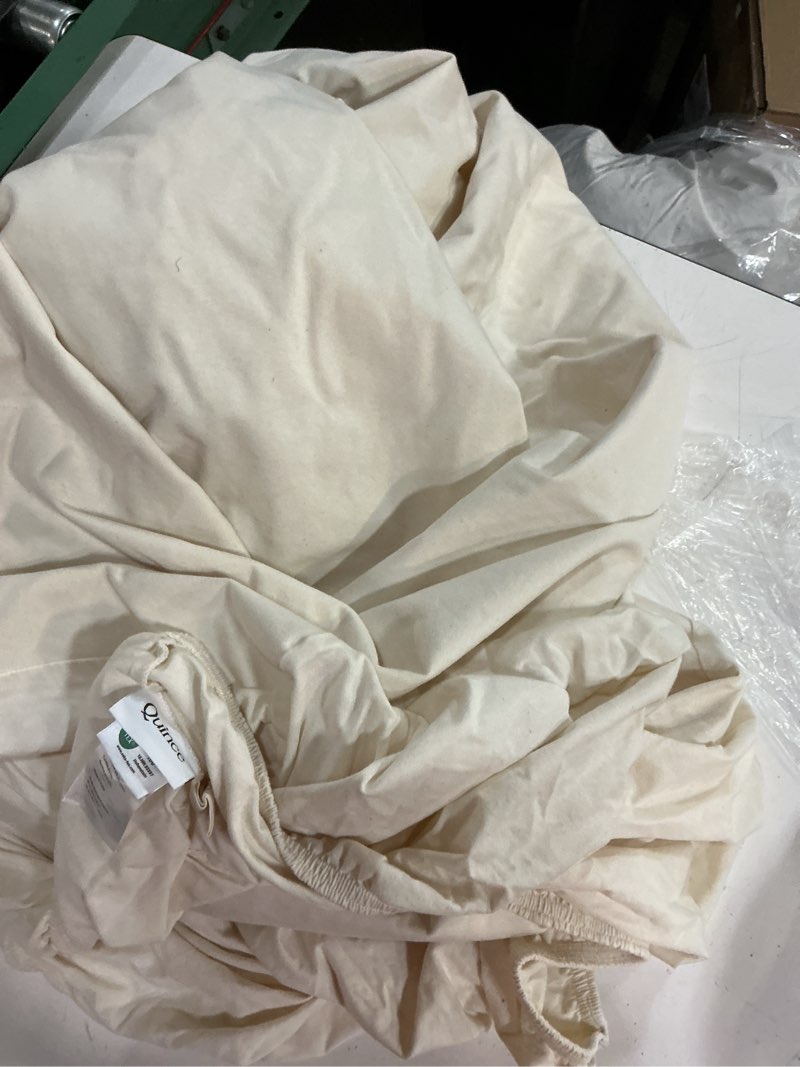 Condition photo showing New/Like New for quince organic waterproof mattress protector size: queen natural