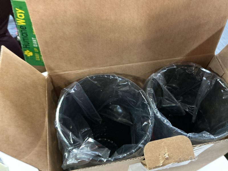 Condition photo showing New/Like New for BPA-Free Plastic Tumblers 8 Pack (8x22oz) | Reusable Dishwasher Safe | Stackable Shatterproof Cups | Plastic Drinkware & Drinking Tumblers for Restaurant, Home, Party Gray 8-Pack