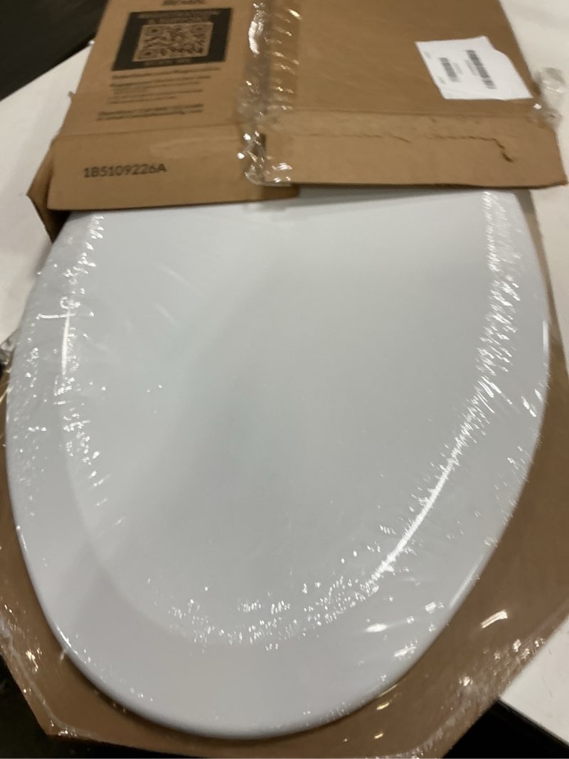 Condition photo showing Good Condition for bemis 1500ec 390 lift-off wood elongated toilet seat, cotton white (pack of 1)