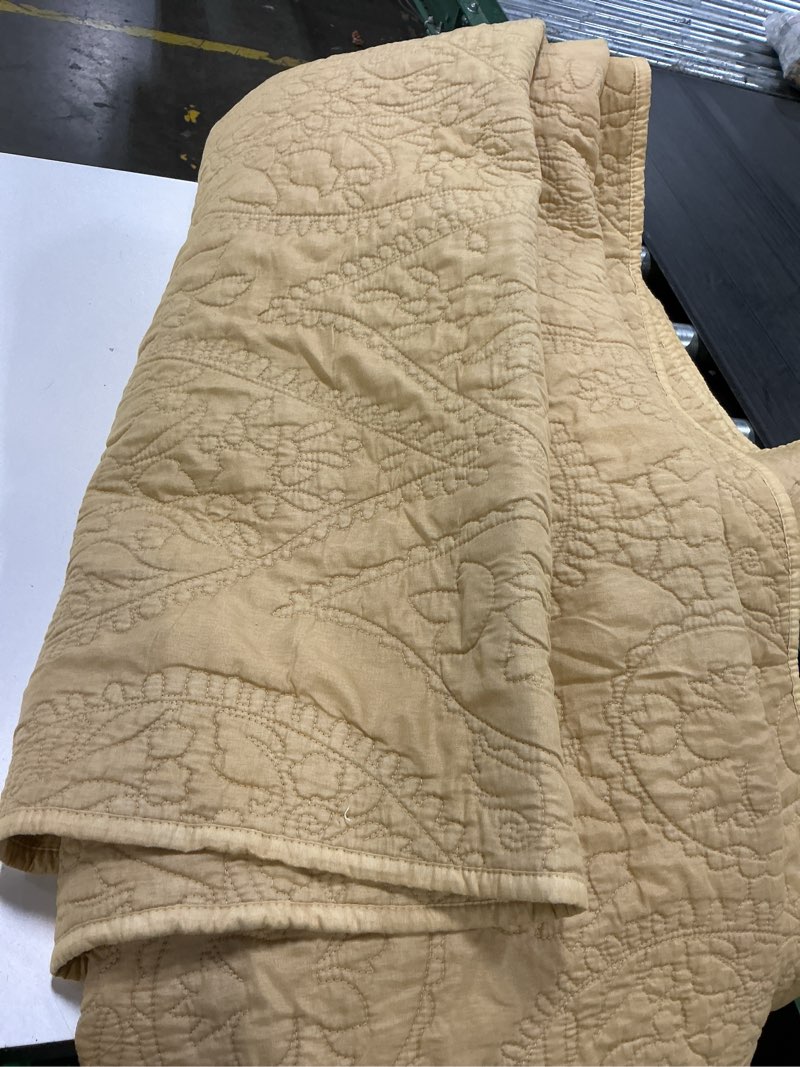 Condition photo showing New/Like New for king heirloom floral stitch quilt yellow - threshold™