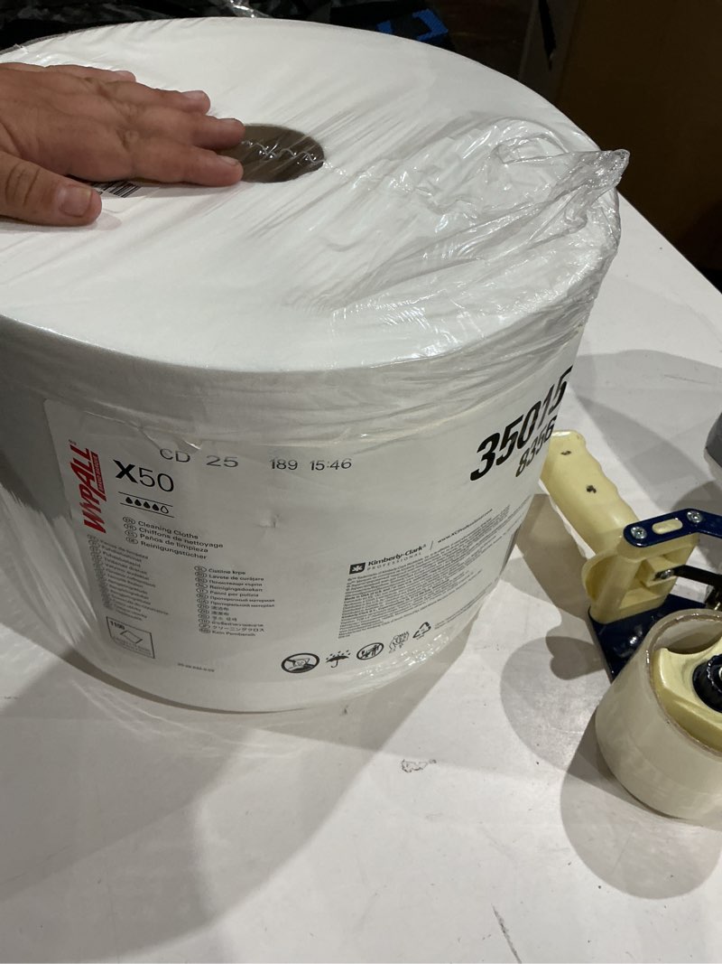 Condition photo showing New/Like New for wypall x50 disposable cloths (35015)  jumbo roll  9.8 x 13.4  white  1 100 sheets per roll