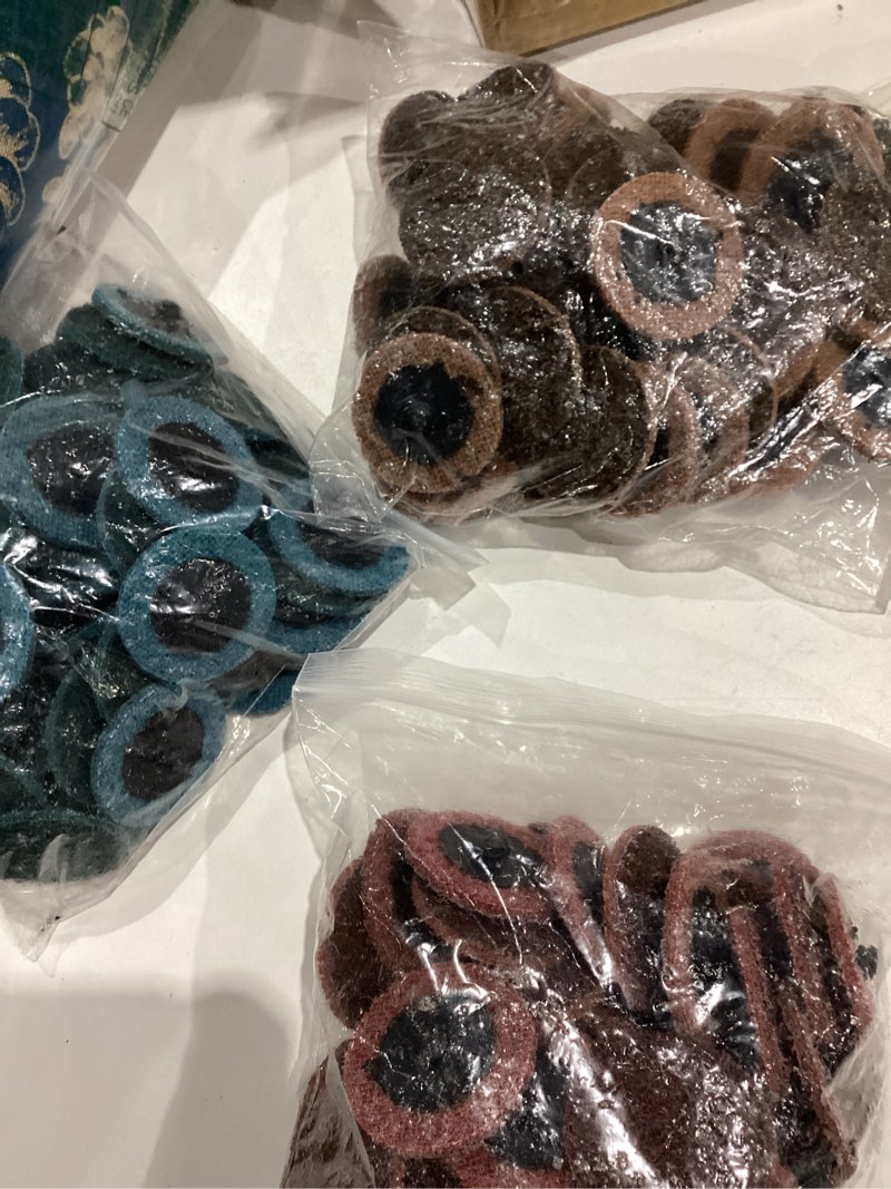 Condition photo showing Good Condition for s satc 46pcs sanding discs 2 inch roll lock quick change discs 1pcs 1/4'' holder surface conditioning discs fine medium coarse for die grinder surface strip grind polish burr finish rust paint removal 46pcs sading discs 2 inch