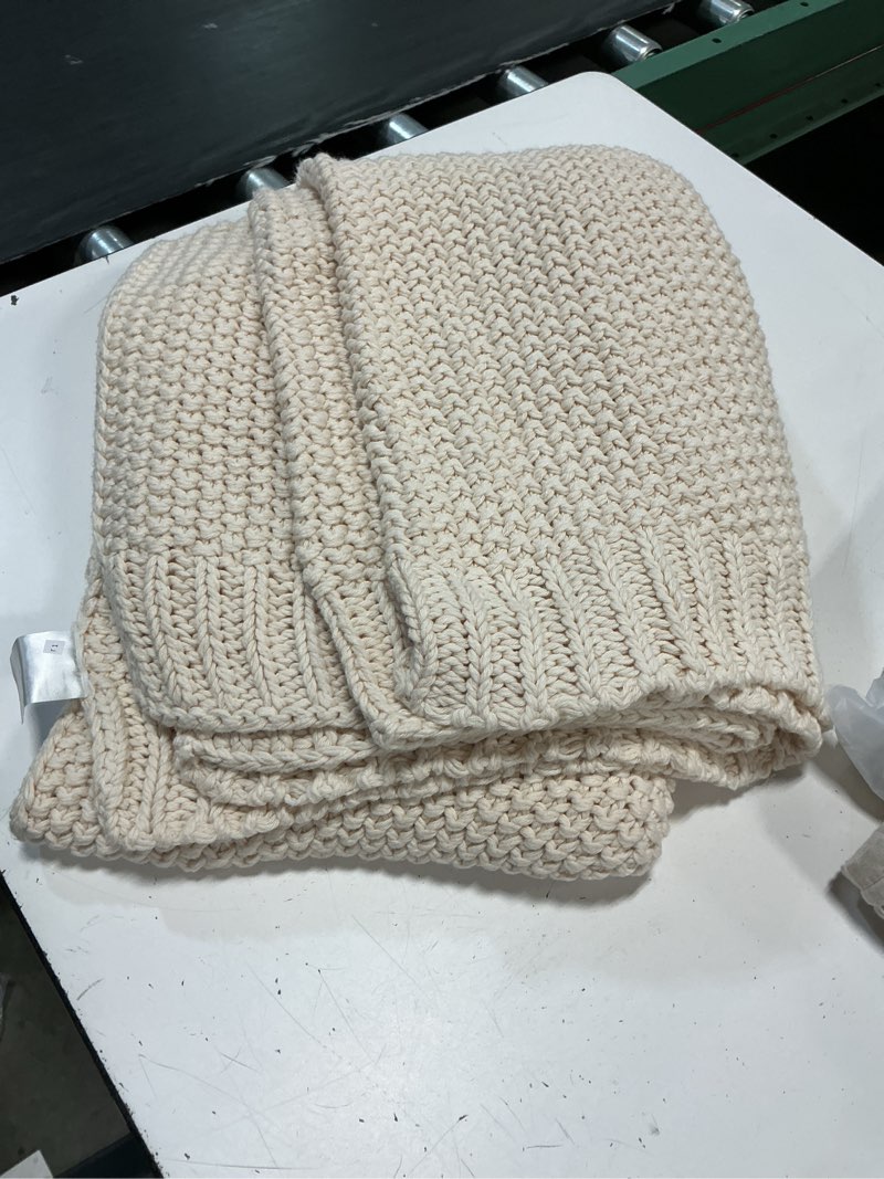 Condition photo showing Good Condition for quince cotton fisherman throw 50 in x 60 in 127 cm x152cm color: natural