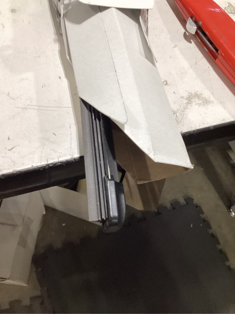 Condition photo showing Good Condition for valeo 900221b frameless ultimate 22" all-season oe replacement wiper blade, black 900221b 22"