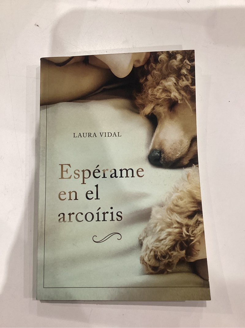 Condition photo showing New/Like New for Espérame en el arcoíris: Cómo afrontar el duelo por la pérdida de tu mascota (Spanish Edition)