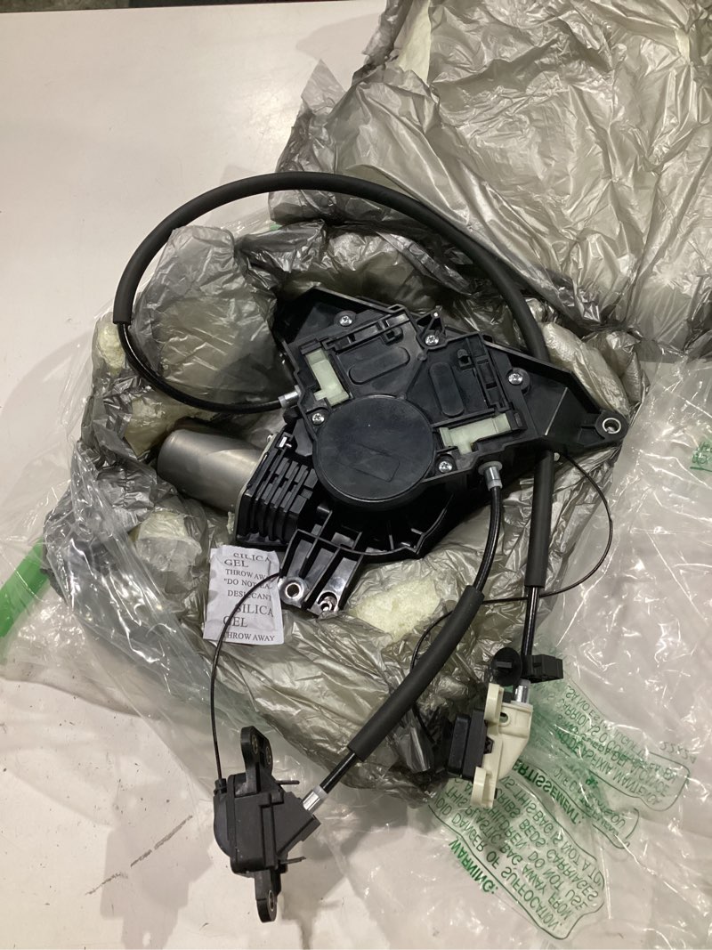 Condition photo showing Good Condition for left sliding door motor assembly w/cable compatible with honda odyssey 3.5l 2011-2017 sliding door motor w/o chipboard replace# 747-302 72050-tk8-305 72050-tk8-a01 left driver side