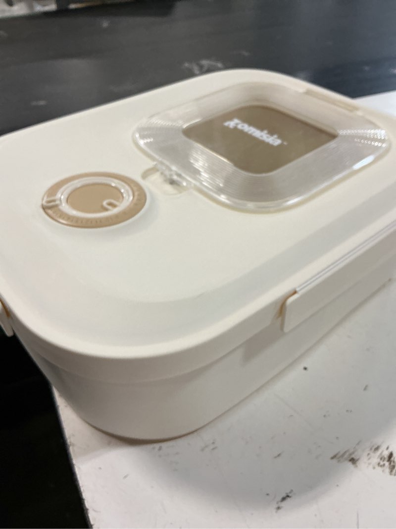Condition photo showing Good Condition for zomisia 40-50lbs dog food storage container, large capacity collapsible airtight pet food storage containers with rolling wheels, transparent lid, scoop and date track, khaki