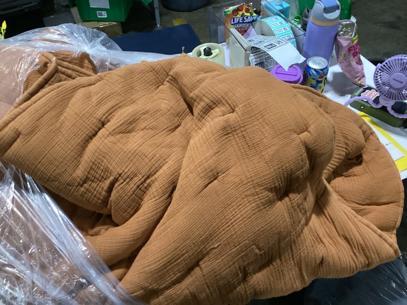 Condition photo showing Good Condition for organic cotton gauze dream quilt, king/cali king, discontinued color sedona