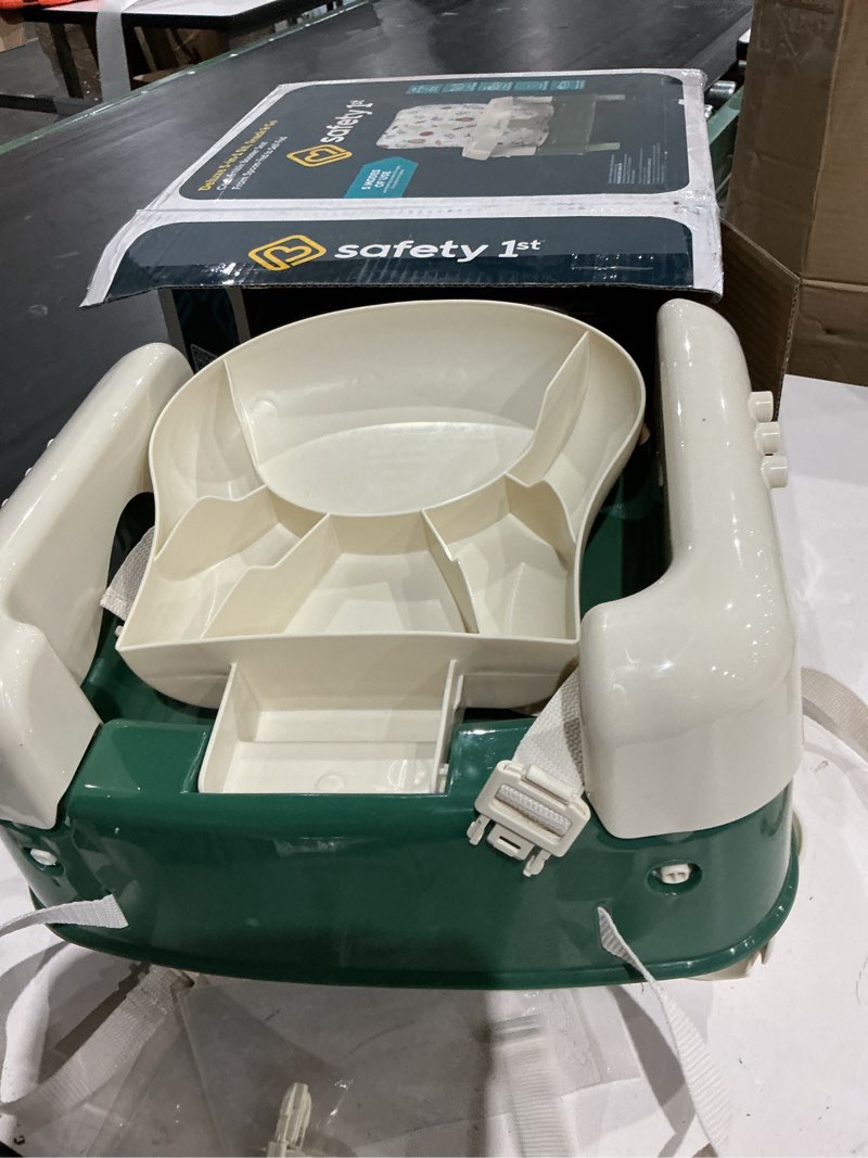 Condition photo showing Good Condition for afety 1st deluxe 5-in-1 sit snack & go convertible toddler booster seat