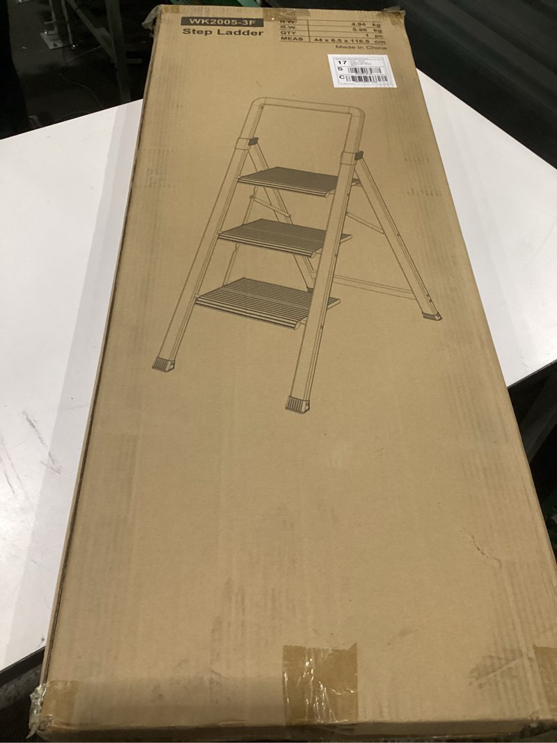 Condition photo showing Good Condition for (similar to stock photos)  3 step ladder