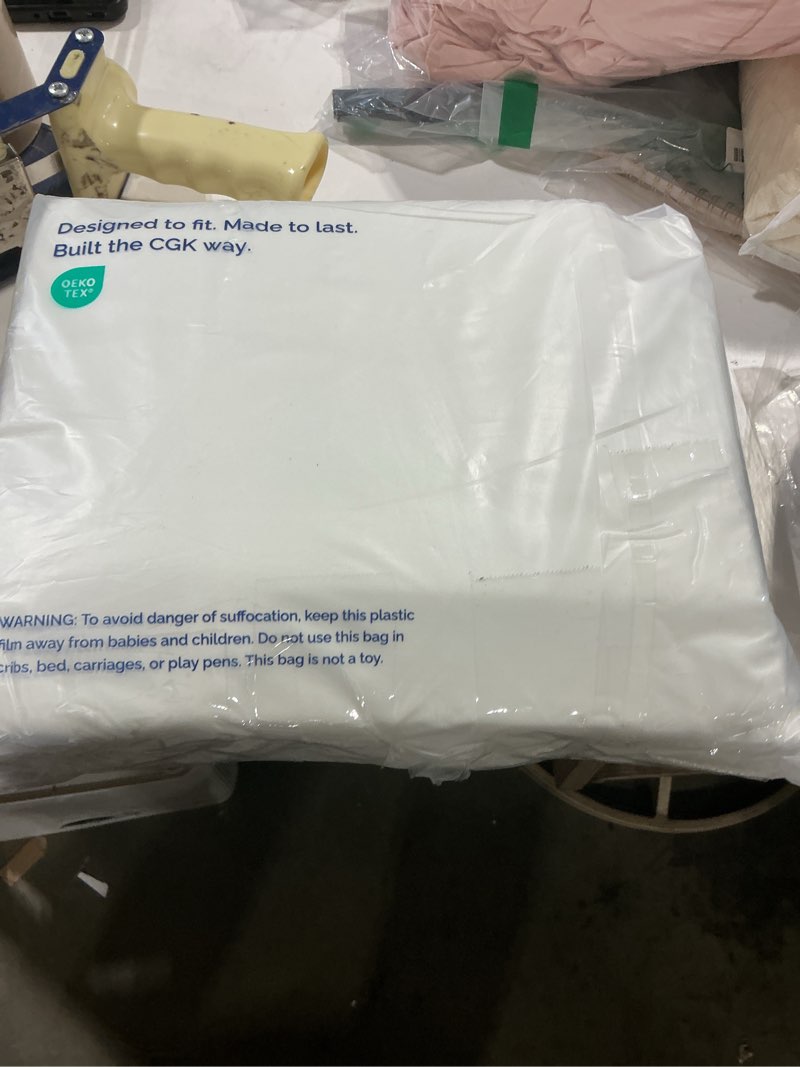 Condition photo showing Good Condition for split king size 5 piece sheet set - comfy breathable & cooling sheets - hotel luxury bed sheets for women & men - deep pockets, easy-fit, extra soft & wrinkle free - antique white oeko-tex bed sheets 02 - antique white split king size