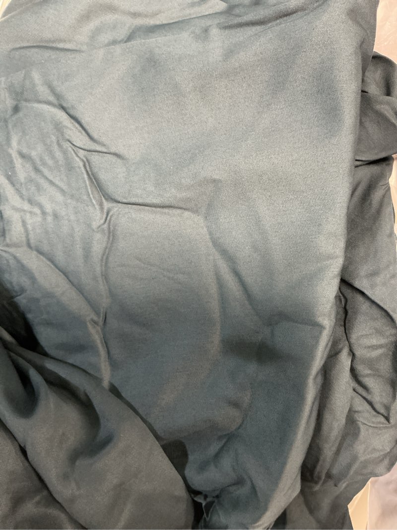 Condition photo showing Good Condition for quince king/cal king duvet 108inx92in