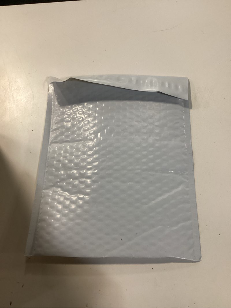 Condition photo showing Good Condition for bubble mailers 8.5x12, self seal poly padded envelopes #2, 100 pack bulk white 8.5"x12" / 100 pack